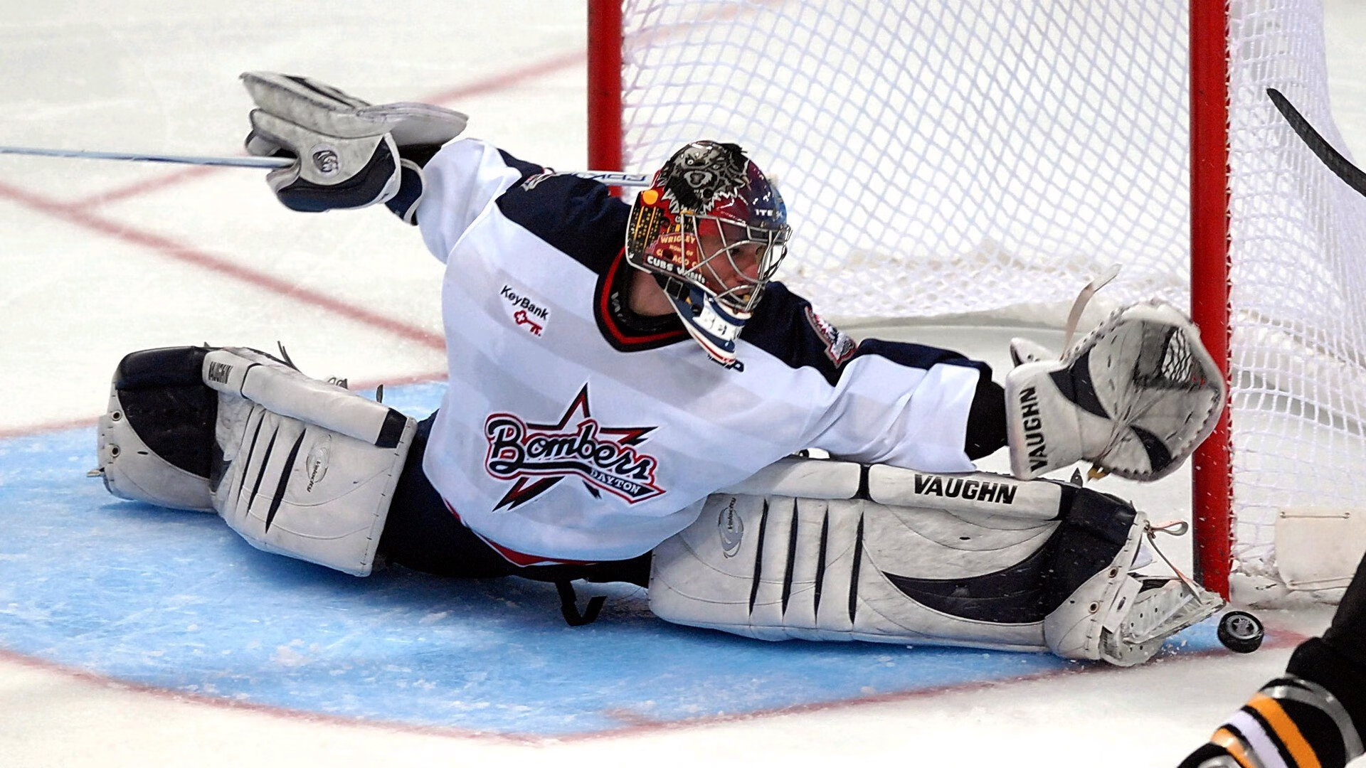 “拳脚出击,自由搏击赛场硝烟四起!”